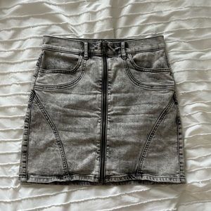 Zip up jean skirt 🩶